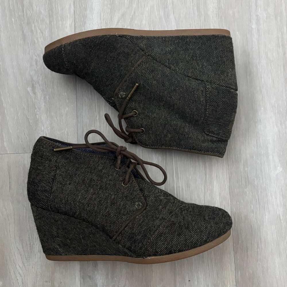 TOMS Dark Brown Wedge Boots size 7
